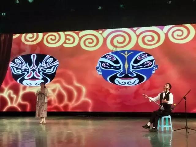 凌杰前往欧塞尔俱乐部试训，晒与西塞合影：荣幸！