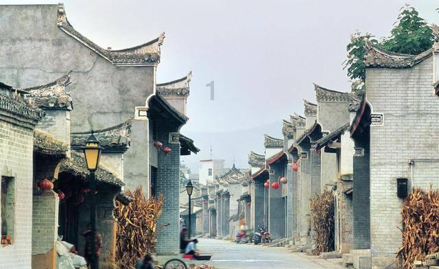 《壹天聚乐部》超火爆闹猛的聚会型年夜饭！人均199享波龙、老虎斑、肉蟹、鲜鲍硬菜云集！免费唱歌棋牌、弹簧舞台嗨不停！